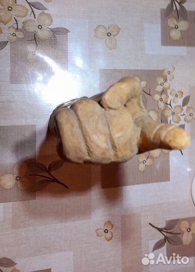 Рука из дерева