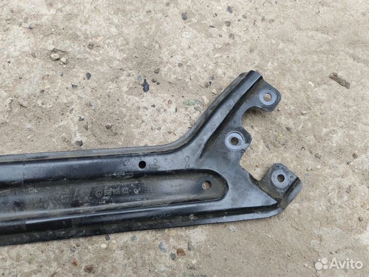 Кронштейн фары правый Skoda Octavia A8