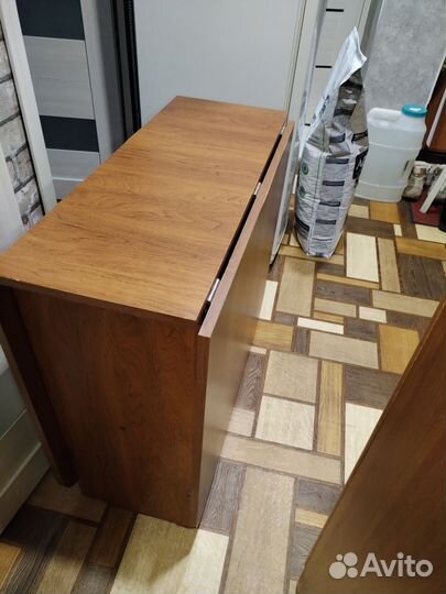 Стол книжка