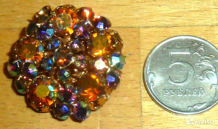 Советская брошь Утрата одного камня