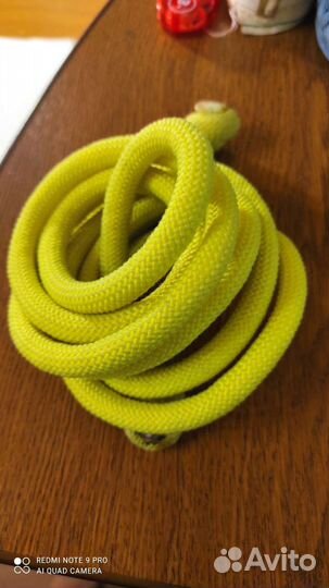 Гимнастическая скакалка