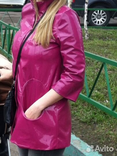 Плащ лаковый
