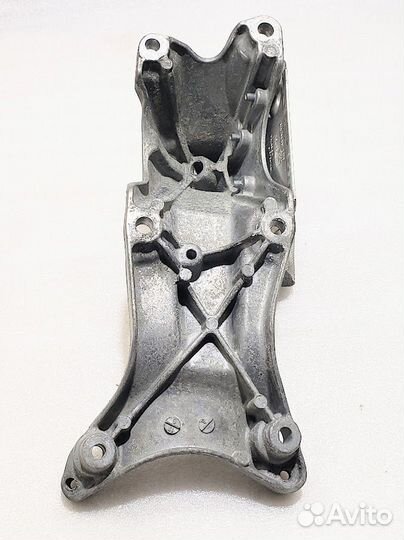 Кронштейн опоры двигателя audi a6 c7 4G 2.8
