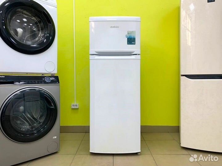 Холодильник маленький узкий бу Beko. На гарантии