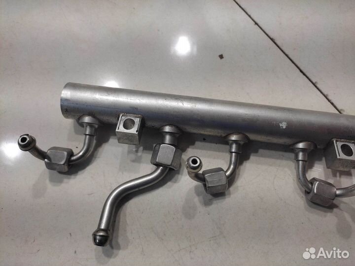 Топливная рампа (левая) (BMW 7 G11/G12)