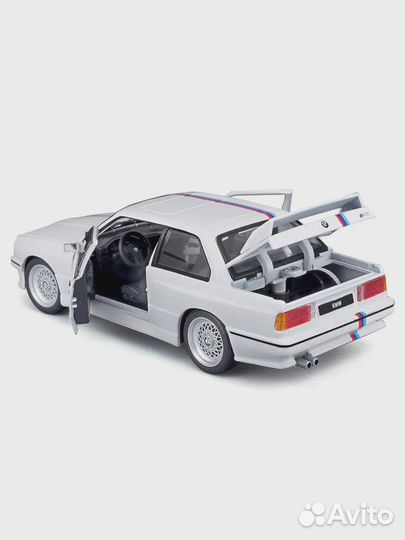 Модель Bburago 1:24 - BMW M3 (E30) 1988 18-21100