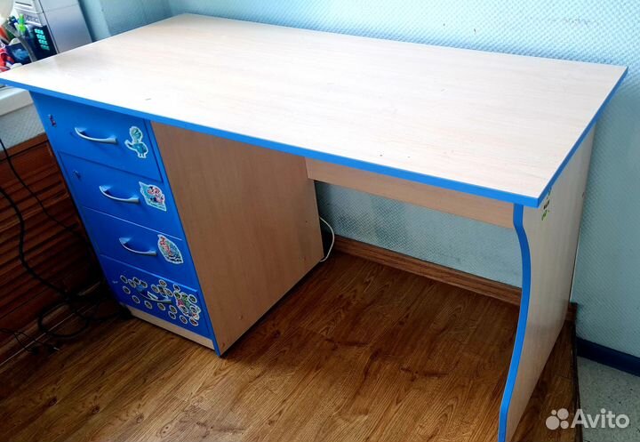 Детский письменный стол