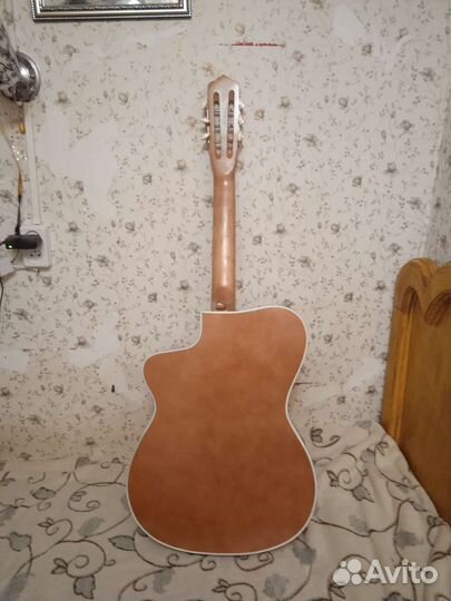 Акустическая гитара