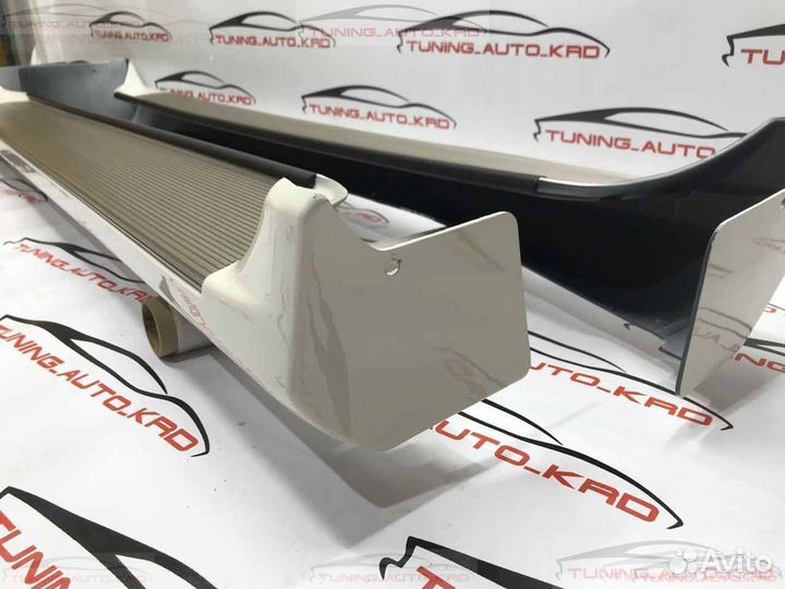 Подножки (пороги) Toyota Land Cruiser 100 Q0513