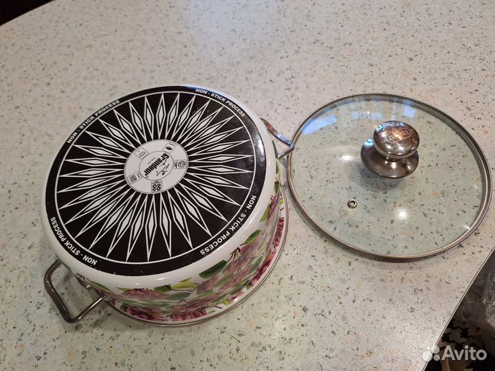 Кастрюля эмалированная