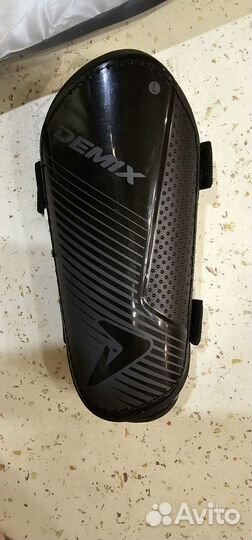 Щитки футбольные Demix, S