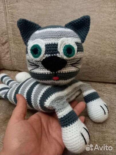 Кот подушечка