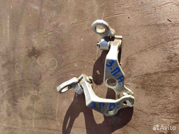 Петли двери задней правой Ford Focus 2