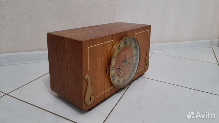 Каминные/ настольные часы Янтарь с боем