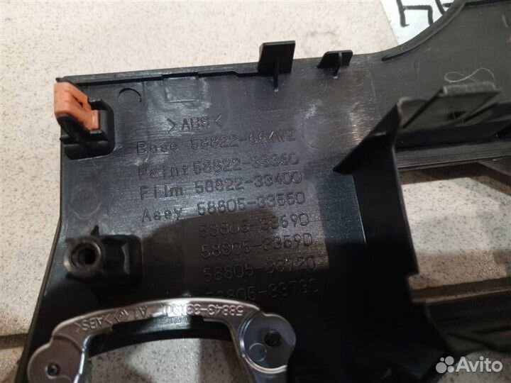 Накладка консоли кпп Toyota Camry XV70 2017