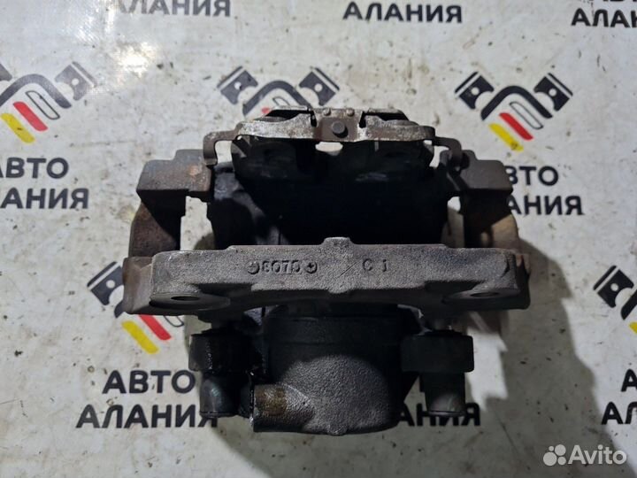 Суппорт передний левый Bmw X5 E70 N57D30A 2012