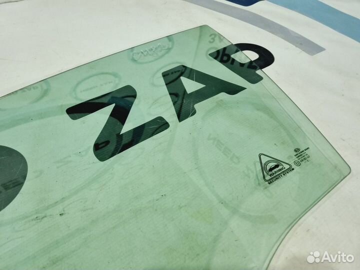 Стекло переднее левое Kia Ceed JD G4FD 2013