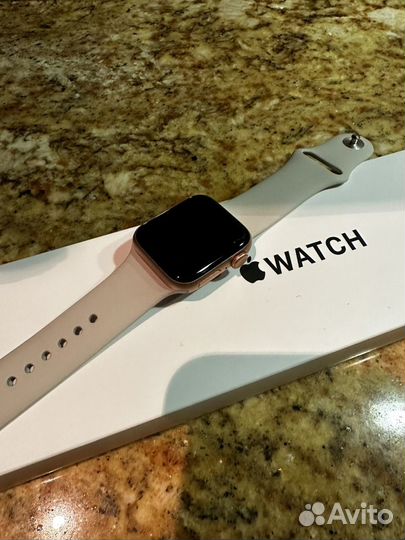 Apple Watch Series SE Gen 1 40 мм, розовое золото