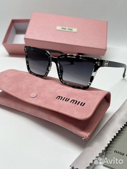 Солнцезащитные очки miu miu