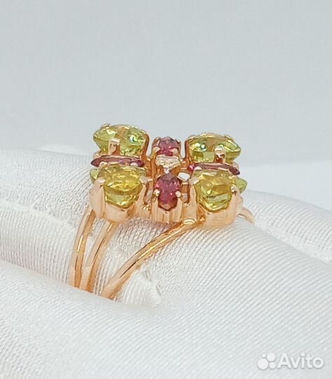 Золотое кольцо с камнем 18р