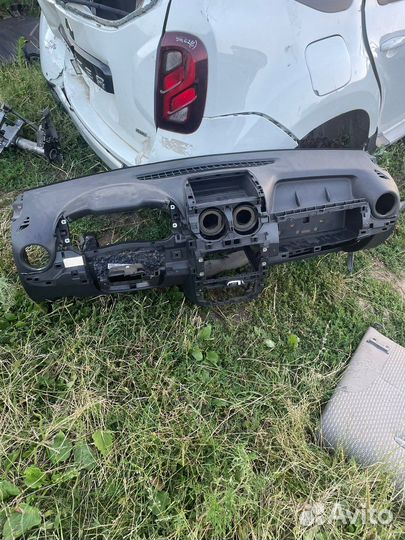 Панель Renault Duster