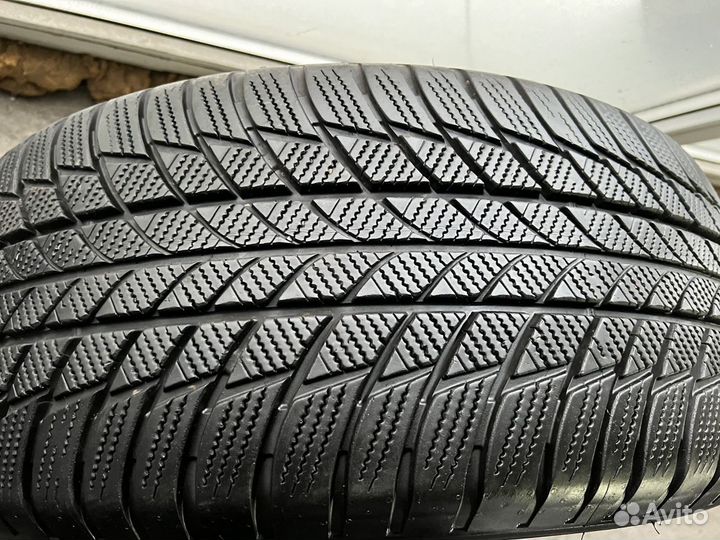 Bridgestone Blizzak LM-001 245/50 R19