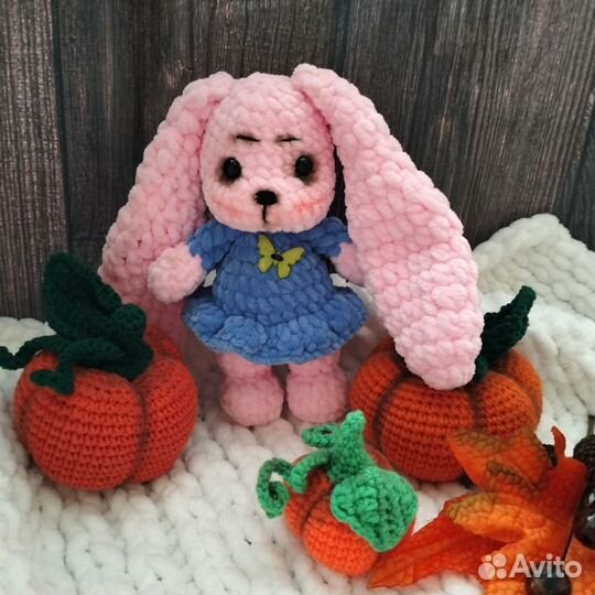 Вязаный зайка. Ручная работа