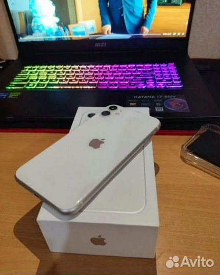 iPhone 11, 64 ГБ