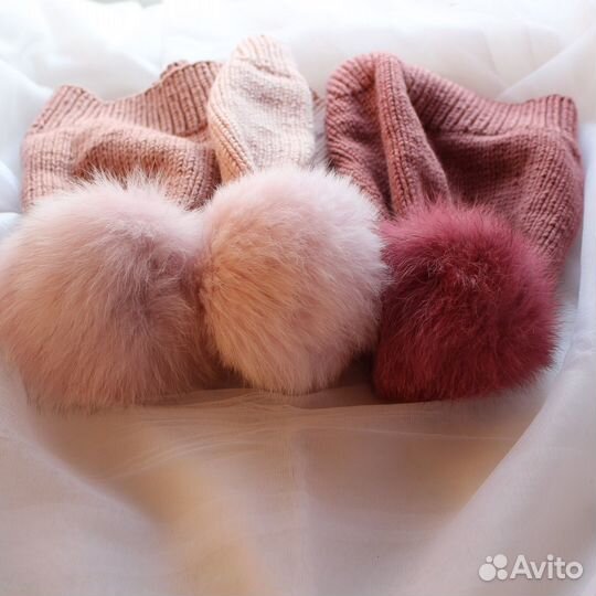 Шапка вязаная с помпоном