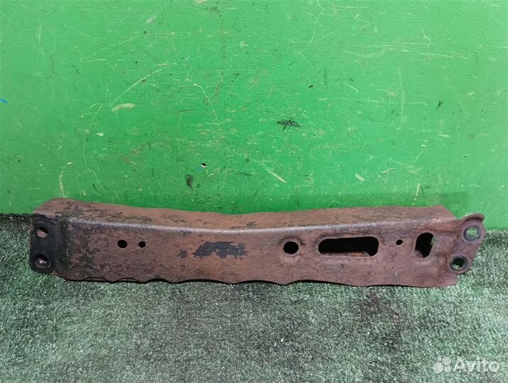 Кронштейн подрамника правый Toyota RAV4 A30 2006