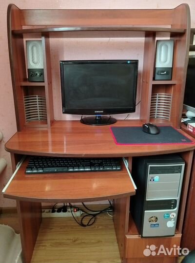 Компьютерный стол