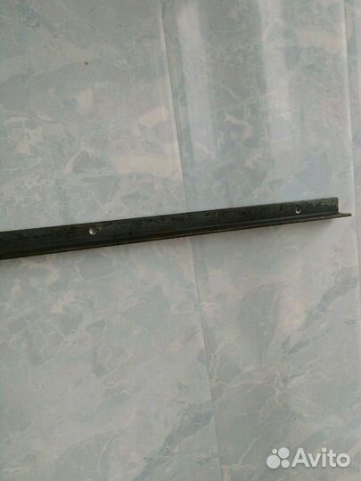 Уголок для полок с отверст. для крепления