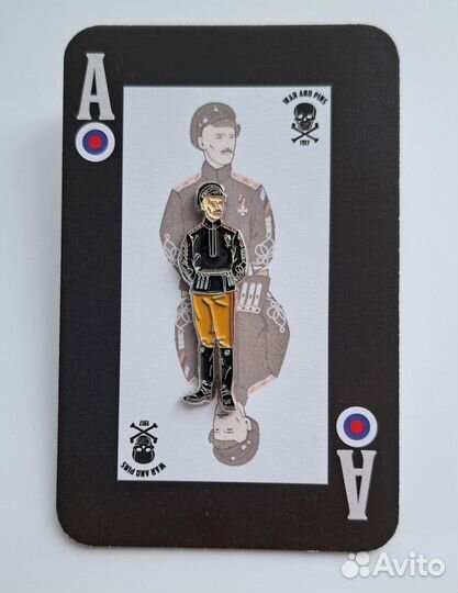 War and Pins / Значок 