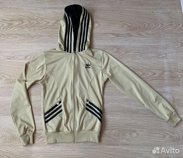 Спортодежда: шорты, кофты, майка, топы