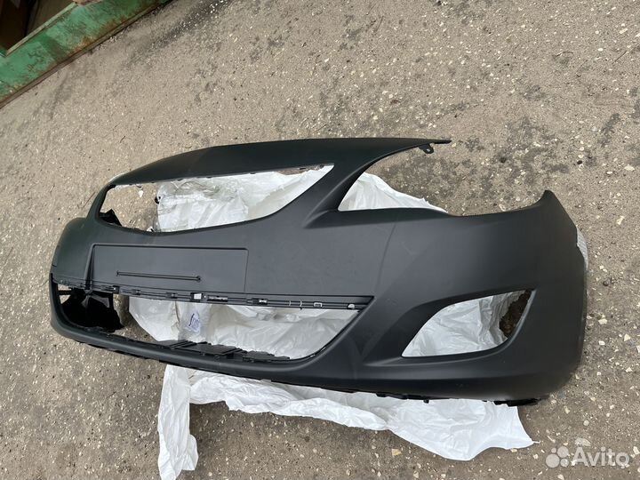 Opel Astra J передний бампер