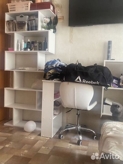 Стол и стеллаж