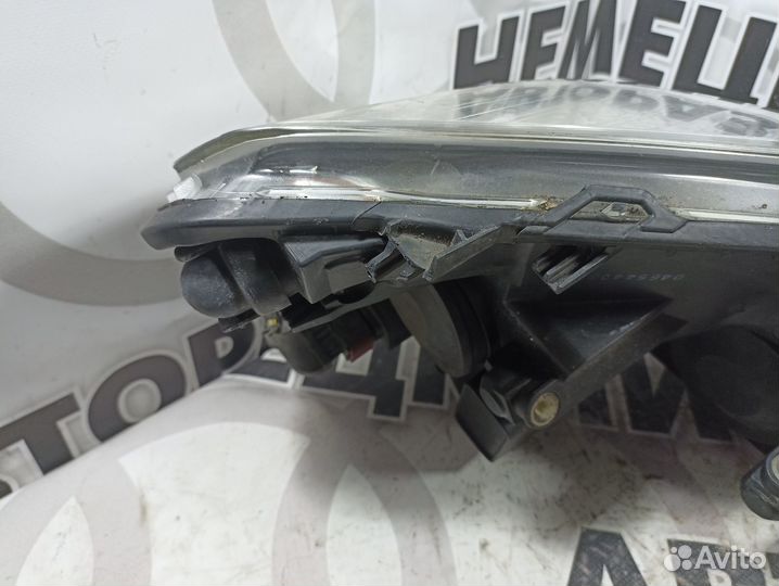 Фара левая Opel Zafira B