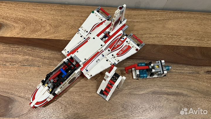 Lego Technic 2 в 1 Пожарный гидроплан