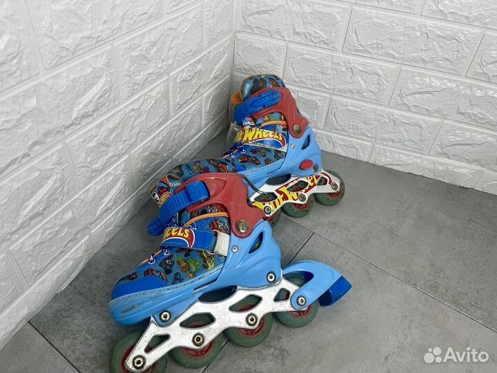 Ролики на раздвижные Hot Wheels 34-37 и шлем