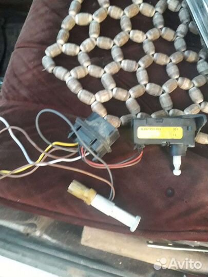 Продам стекло для фары Патриот