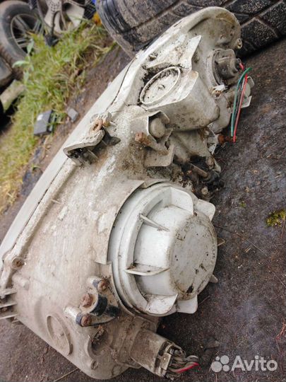 Фара правая на kia sephia 2 BF