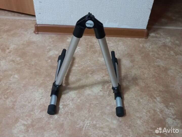 Стойка для гитары