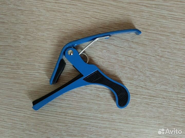 Каподастр для гитары