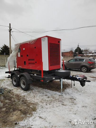 Дизельный генератор 200 кВт в защитном кожухе