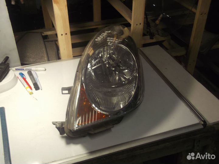 Фара левая Nissan Note E11 2006-2013