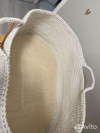 Вязанная люлька на подставке