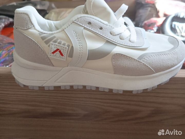 Кроссовки новые р. 36