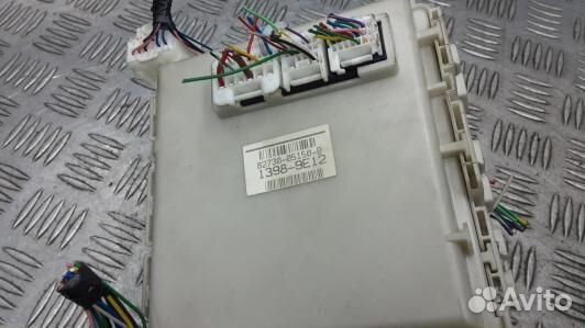 Блок предохранителей toyota avensis T27 (UBN03M101