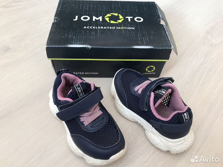 Кроссовки для девочки