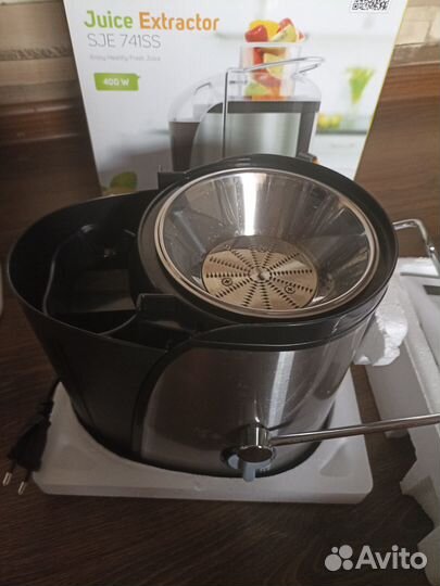 Соковыжималка центробежная